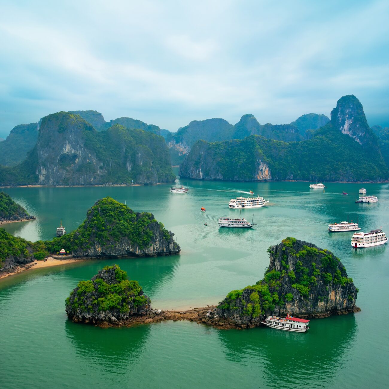 ha-long-bay-south-china-sea-vietnam-e1747921623766.jpg